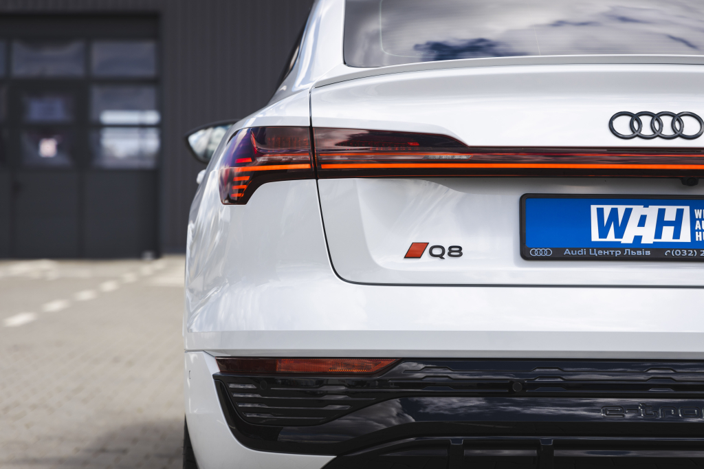 Audi Q8 Sportback e-tron 2023 photo 11