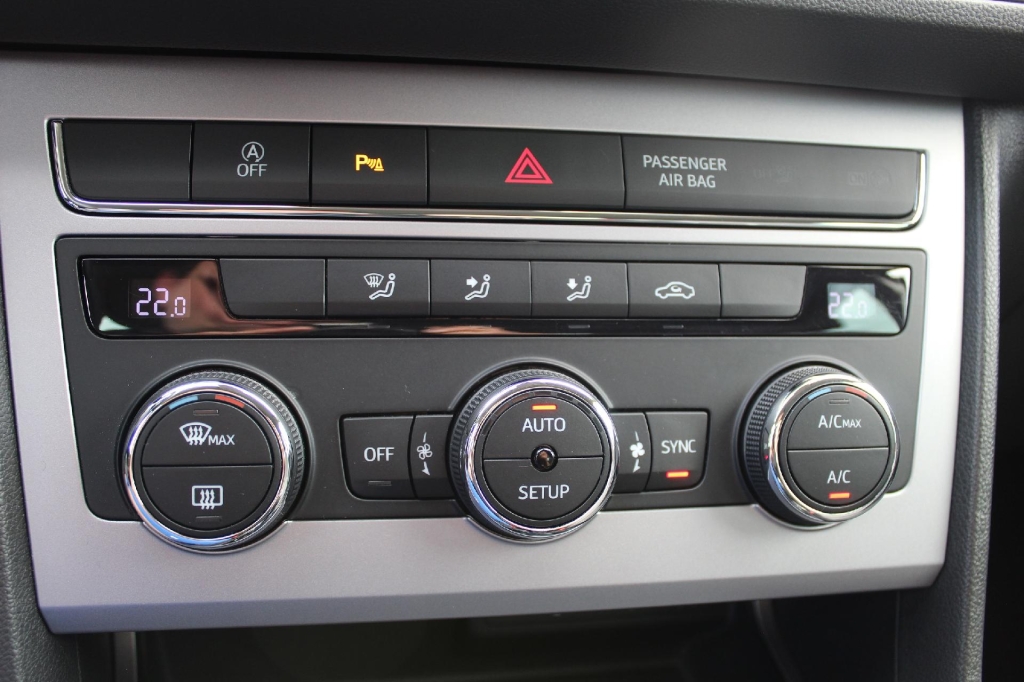 SEAT Leon 2019 photo 9