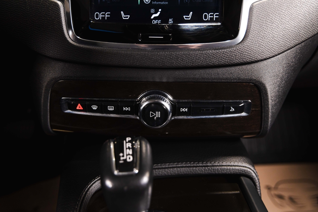 Volvo XC90 2018 фото 27