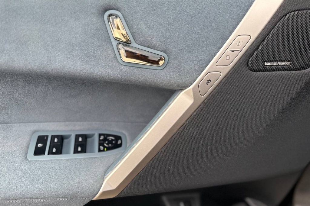 BMW iX 2021 фото 11