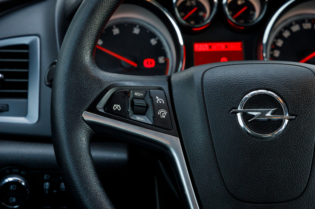 Opel Astra J 2014 фото 26