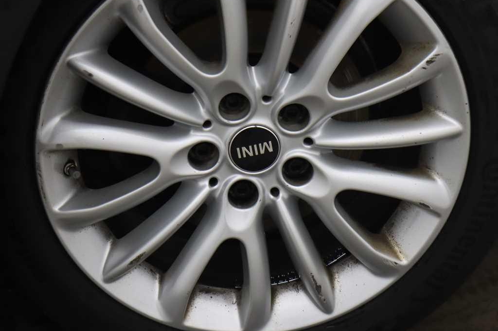 MINI One Clubman 2017 photo 26