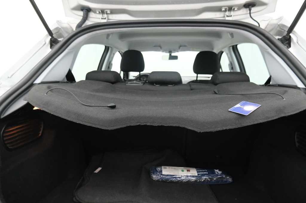 Peugeot 208 2017 фото 12