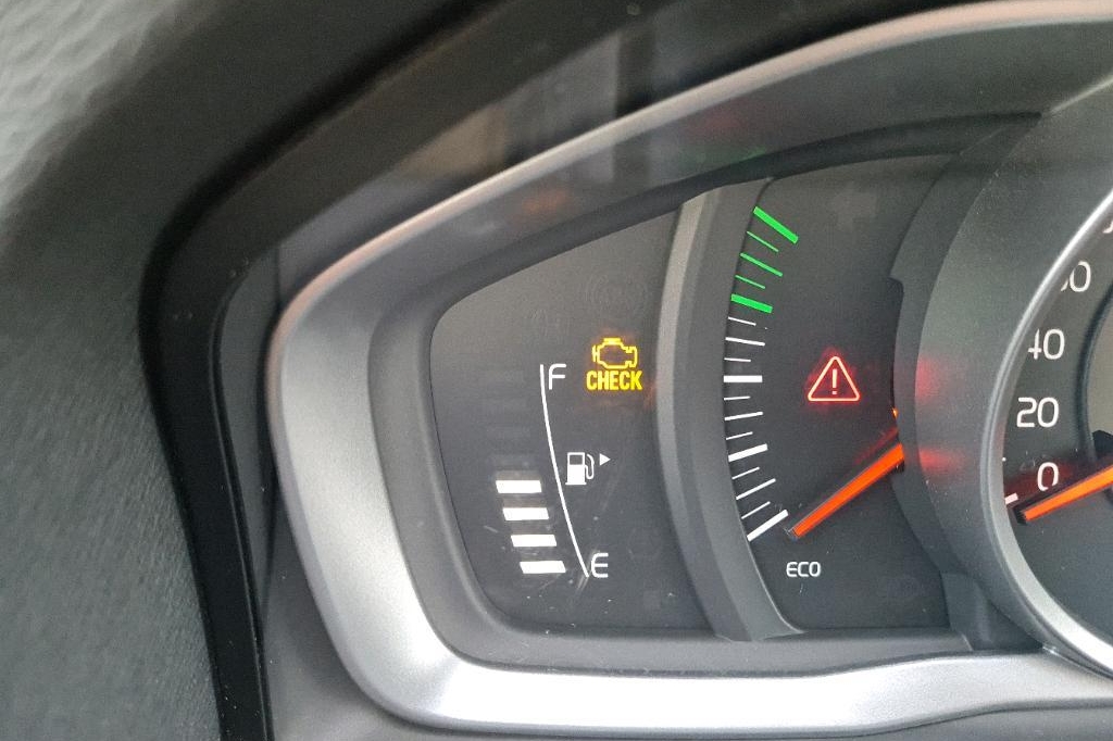 Volvo V60 2016 фото 10