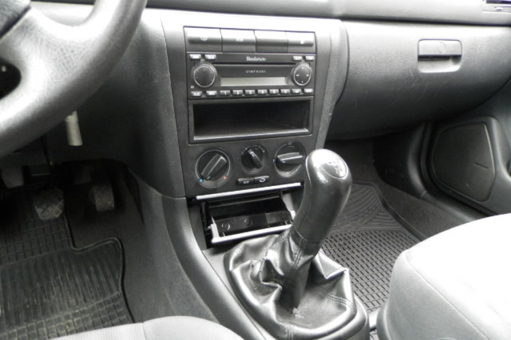 Skoda Octavia Tour 1.6 MPI 2004 photo 18