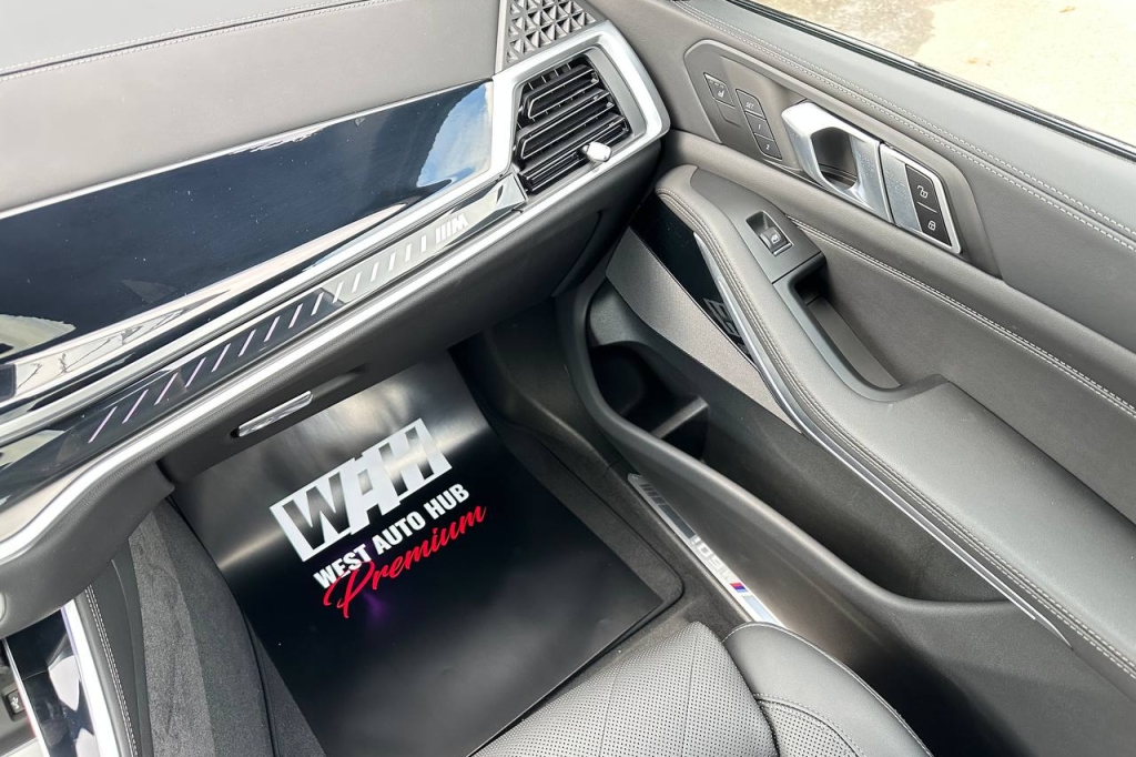 BMW X5 M60i 2024 фото BMW X5 M60i 2024 фото 23
