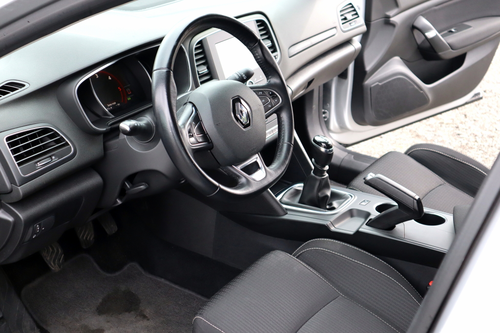 Renault Megane 2017 фото 29