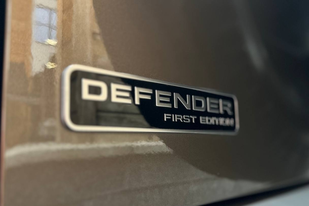 Land Rover Defender 2020 photo 9