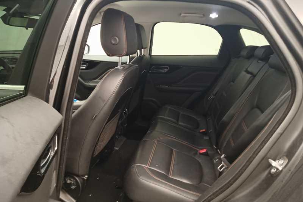 Jaguar F-Pace 2018 photo 3