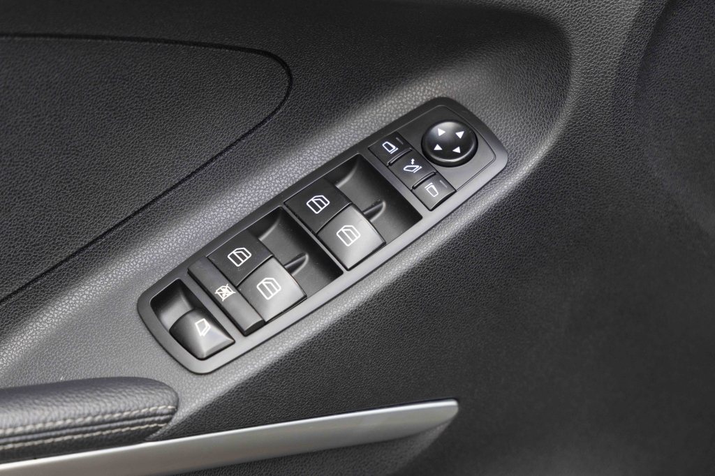 Mercedes-Benz M-Class ML500 W164 2006 фото 39