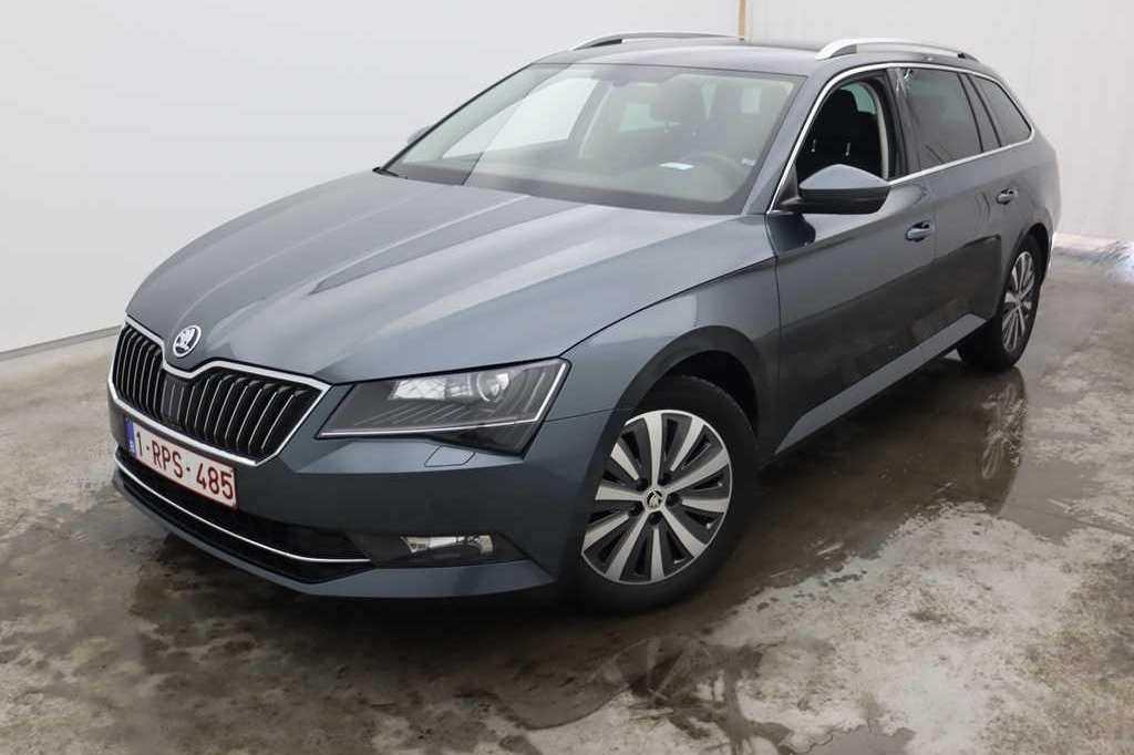 Skoda Superb Combi 2017 фото 4