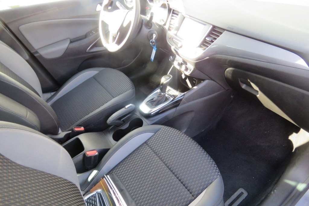 Opel Crossland X 2020 фото 2