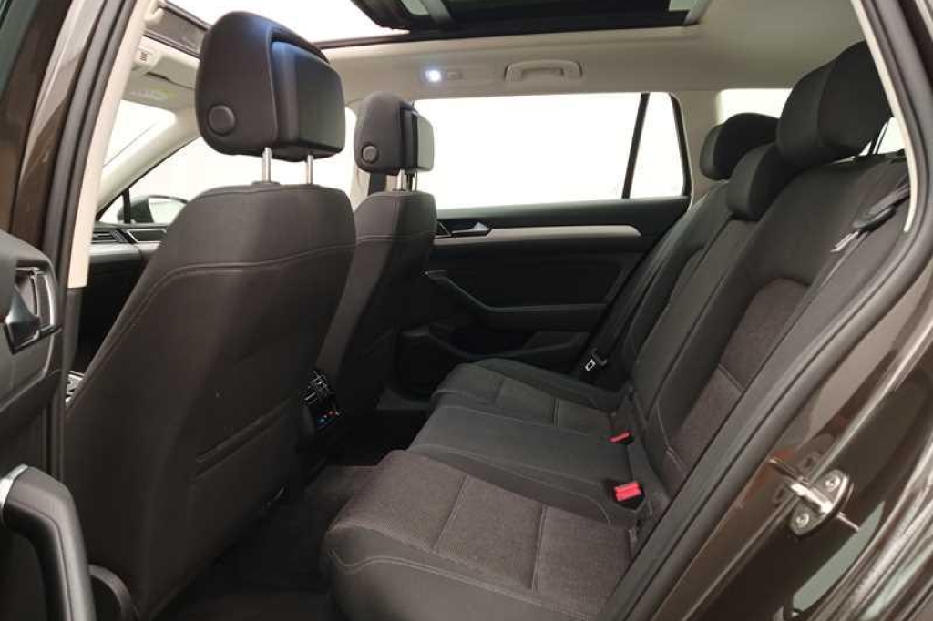 Volkswagen Passat Variant 2017 фото 2