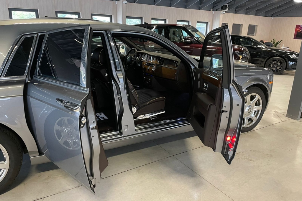 Rolls-Royce Phantom 2012 photo 15