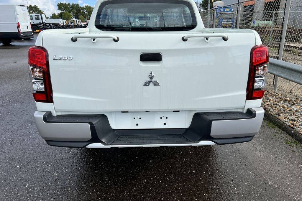 Mitsubishi L200 4x4 2.5D GL Double Cab 2023 фото Mitsubishi L200 4x4 2.5D GL Double Cab 2023 фото 6