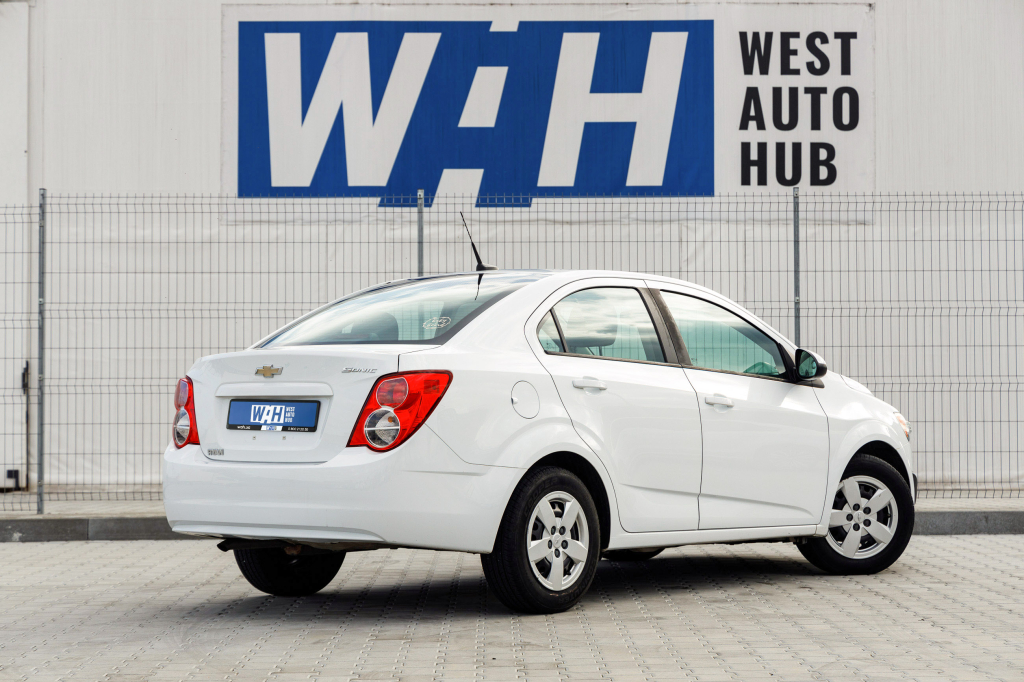 Chevrolet Sonic LS 2013 фото 4