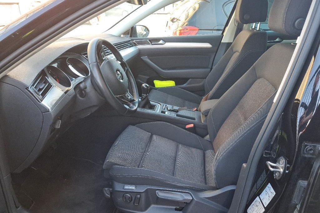 Volkswagen Passat Variant 2018 photo 13