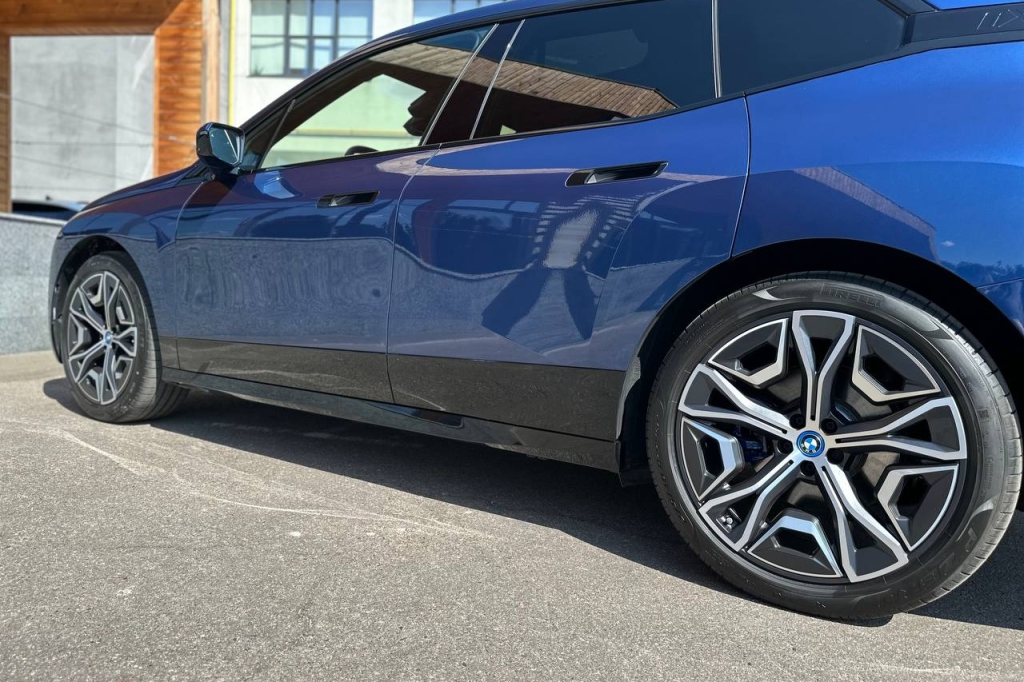 BMW iX M60 2022 фото 7