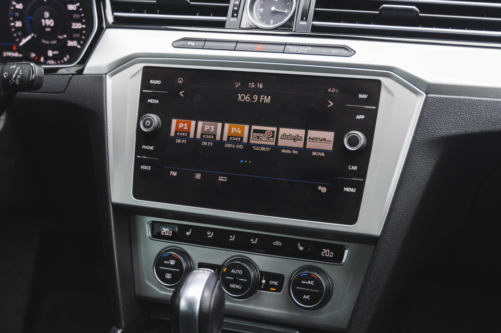 Volkswagen Passat 2017 фото 21