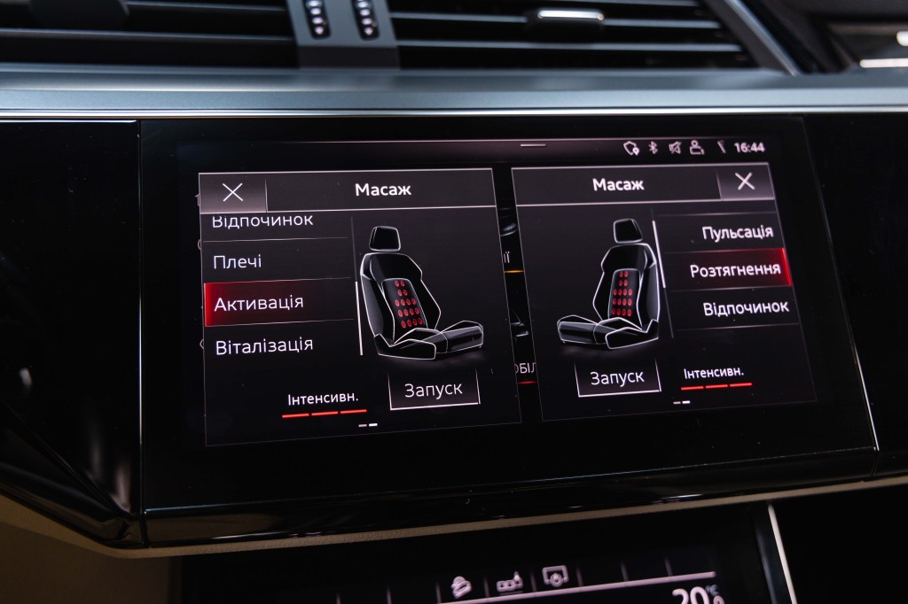 Audi e-tron 55 quattro 2019 фото Audi e-tron 55 quattro 2019 фото 25