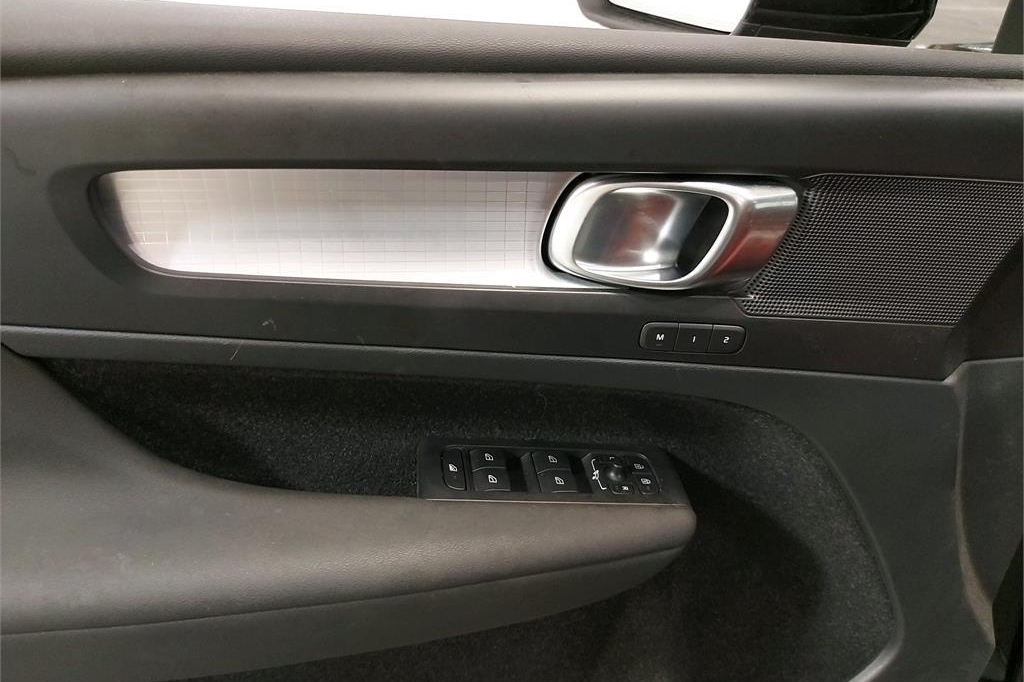 Volvo XC40 2020 фото 20