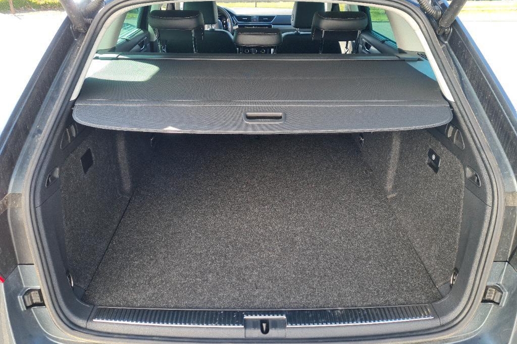 Skoda Superb Combi 2020 фото 7