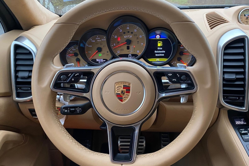 Porsche Cayenne GTS 2015 photo 2