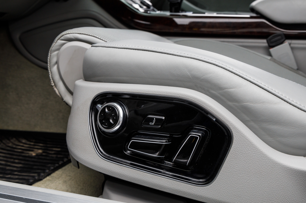 Audi A8 2014 photo 8