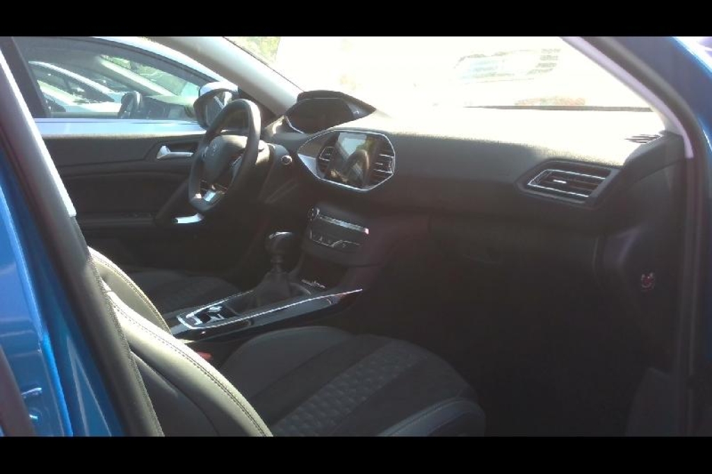 Peugeot 308 2020 photo 2