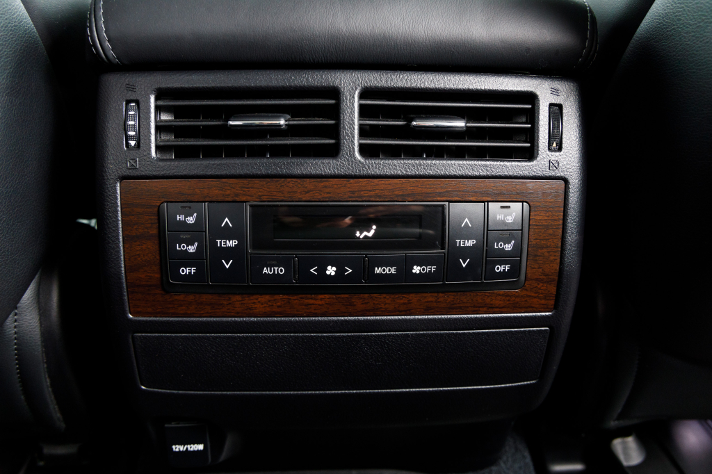 Toyota Land Cruiser 200 2018 photo 44