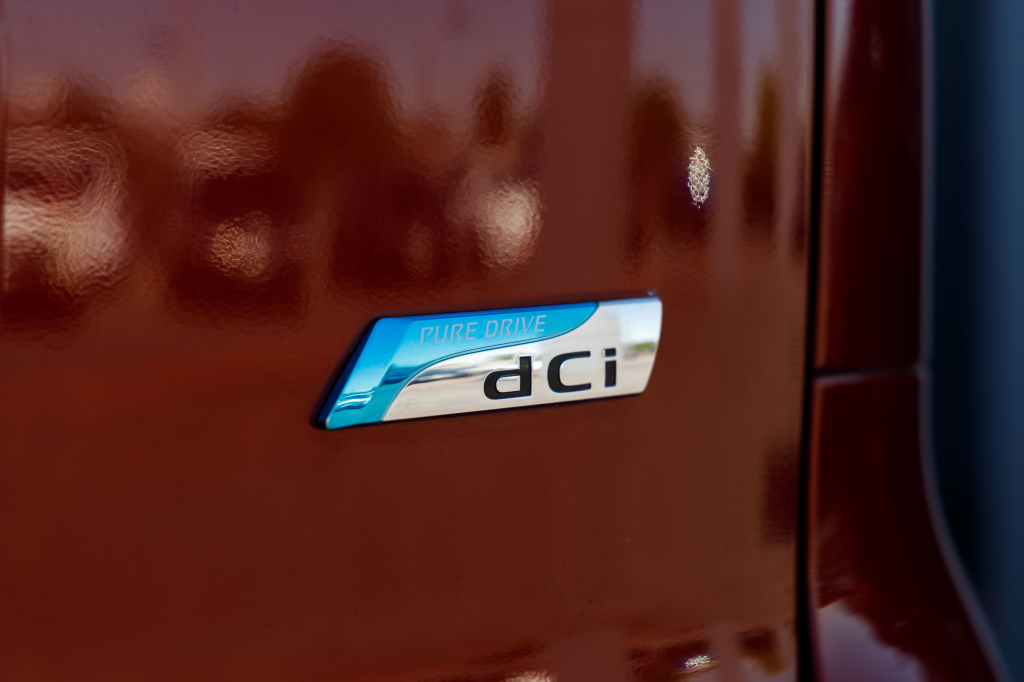 Nissan Note 2011 photo 7