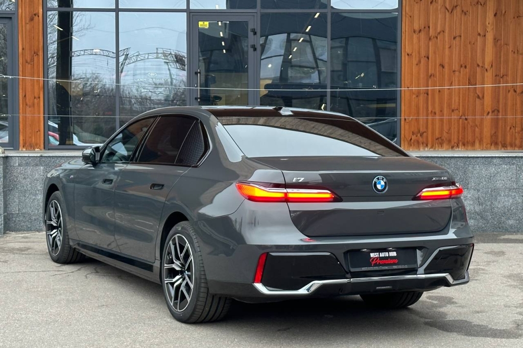 BMW i7 xDrive60 2023 фото 4