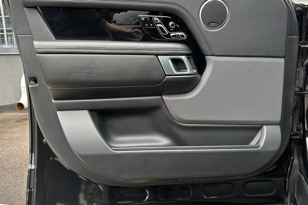 Land Rover Range Rover 4.4D 2018 фото Land Rover Range Rover 4.4D 2018 фото 7