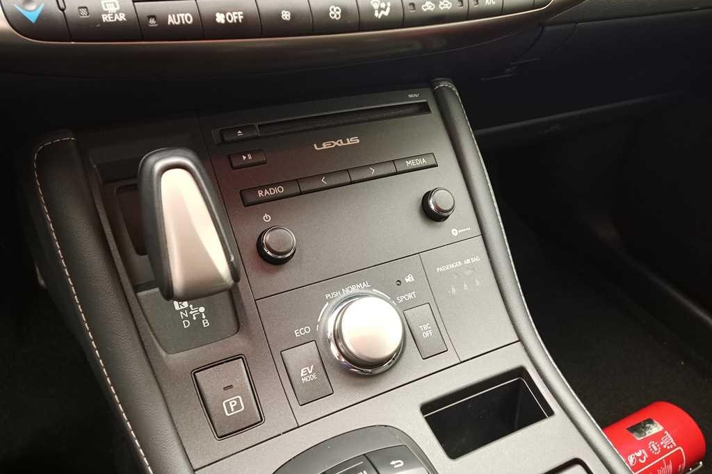 Lexus CT 2018 photo 2