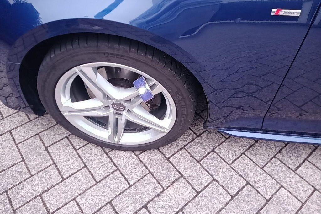 Audi A4 2017 photo 9