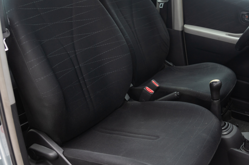 Toyota Yaris 2006 фото 16