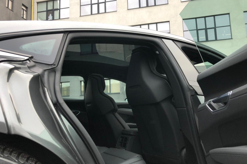 Audi e-tron GT 2021 фото 26