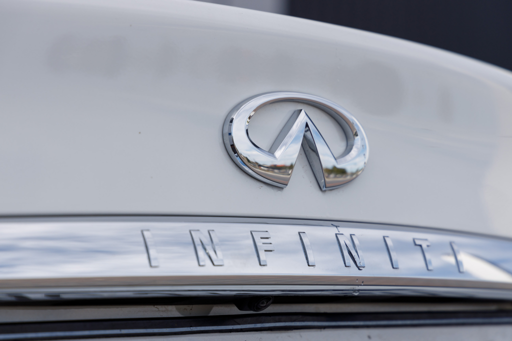 Infiniti Q50 фото 8