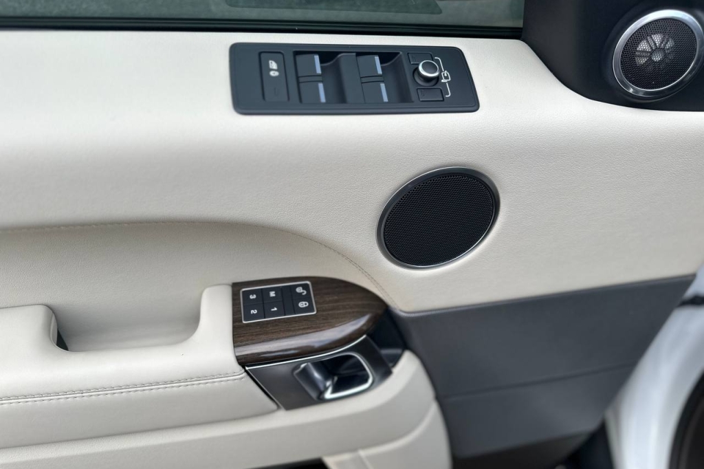 Land Rover Range Rover SE 2016 photo 10