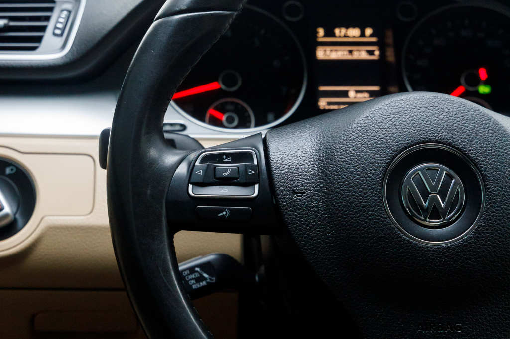 Volkswagen CC 2012 photo 15