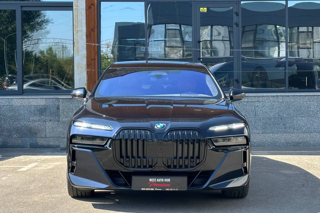 BMW 740 2023 photo 1