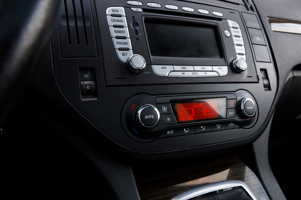 Ford C-Max Ghia фото 16