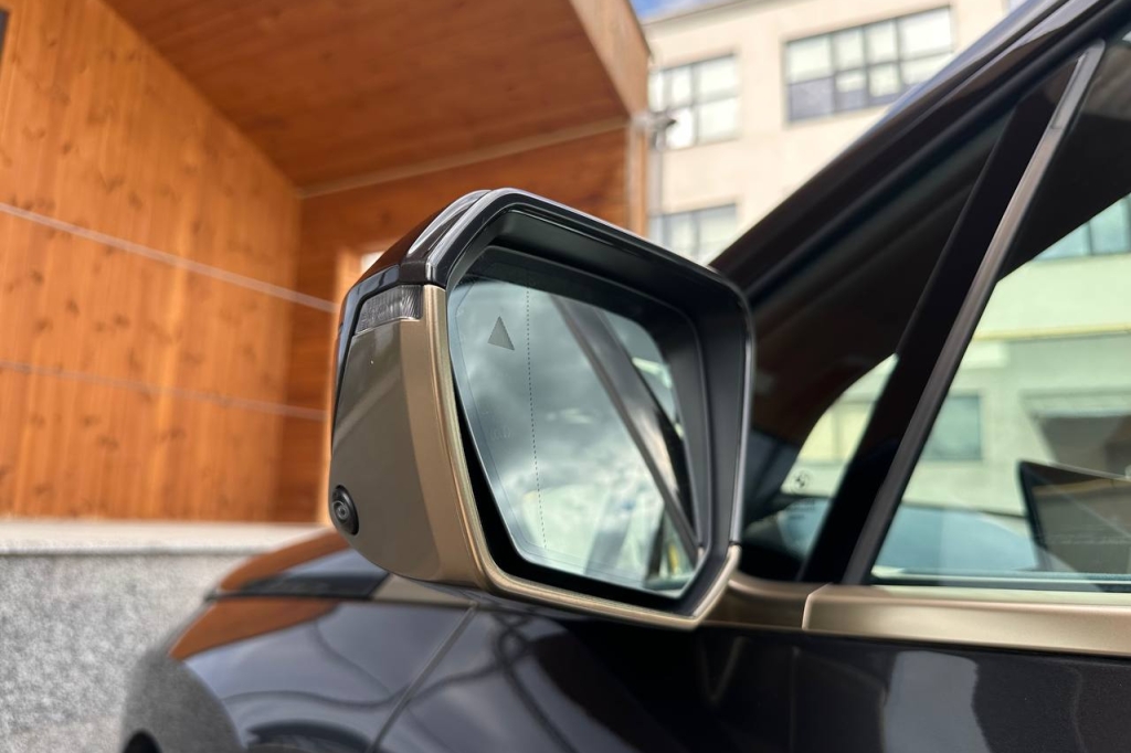 BMW iX 2021 фото 8