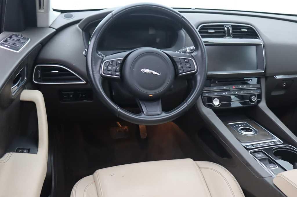 Jaguar F-Pace 2016 фото 2