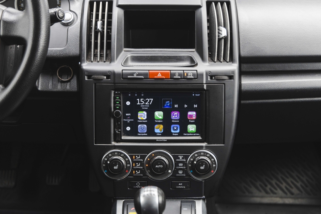 Land Rover Freelander 2010 photo 23