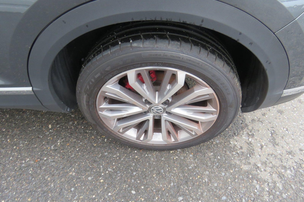 Volkswagen T-Roc 2019 photo 2