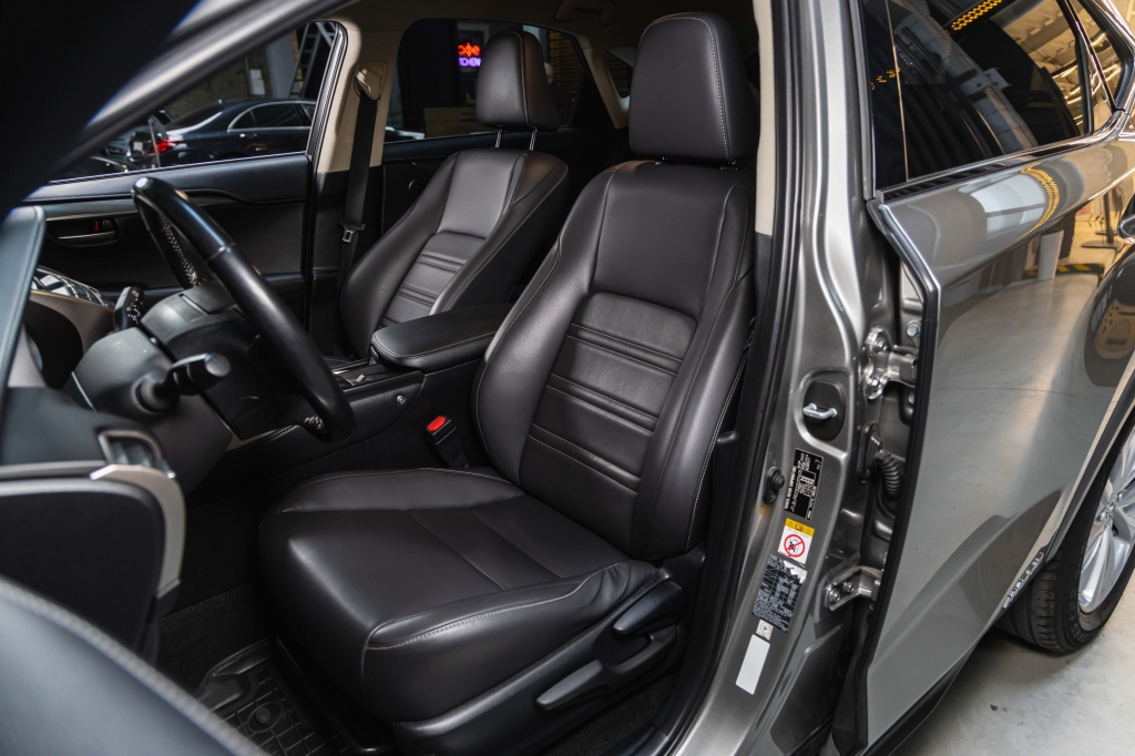 Lexus NX 300H 2016 фото Lexus NX 300H 2016 фото 16