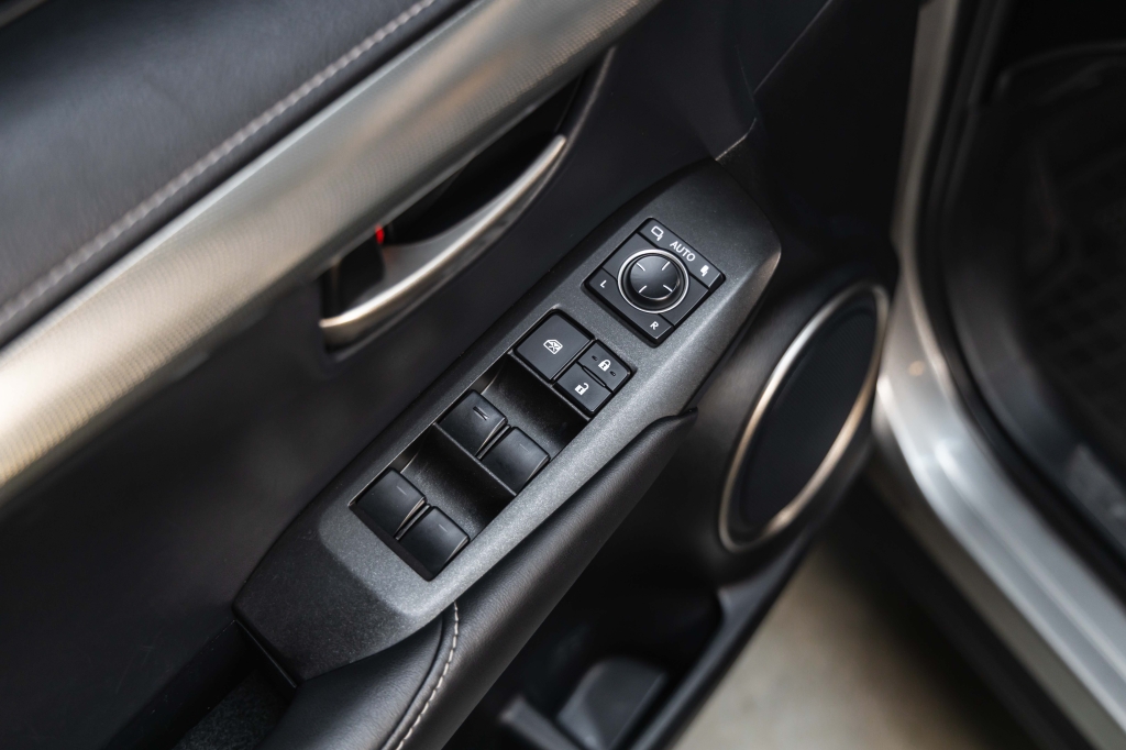 Lexus NX 300H 2016 фото Lexus NX 300H 2016 фото 15