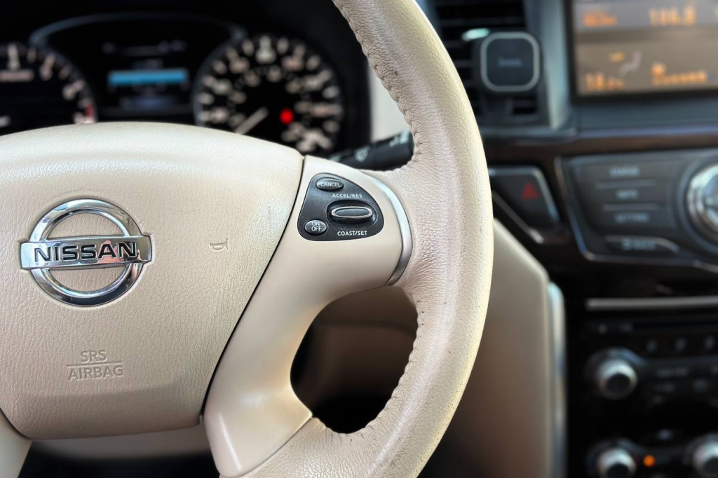 Nissan Pathfinder 2015 фото Nissan Pathfinder 2015 фото 15