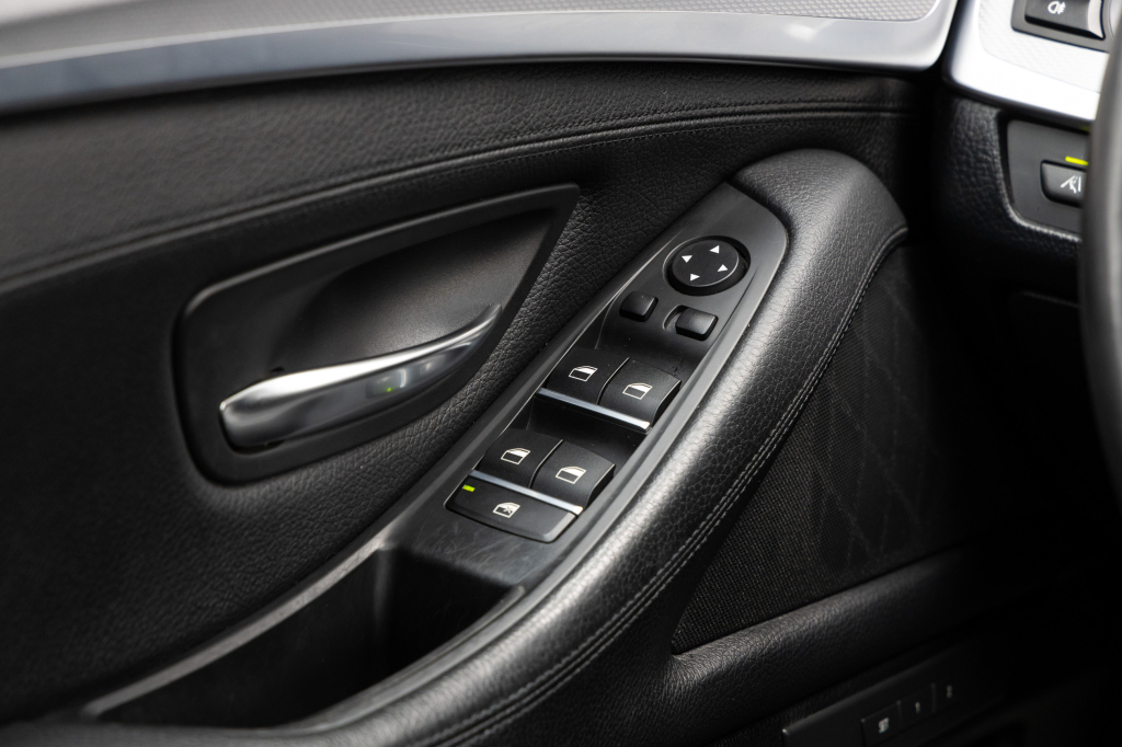 BMW 520 D Baureihe 5 Touring 2015 photo 12